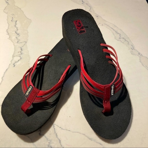 TEVA Sz 9 Strappy Wedge Flip Flops Rubber  Soles - Picture 1 of 11